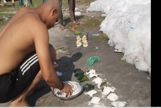 PindDaan rituals are going on the banks of Yamuna