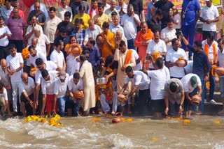 Bone immersion in Haridwar