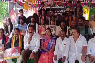 ycp_mla_undavalli_sridevi_participated_in_relay_hunger_strike