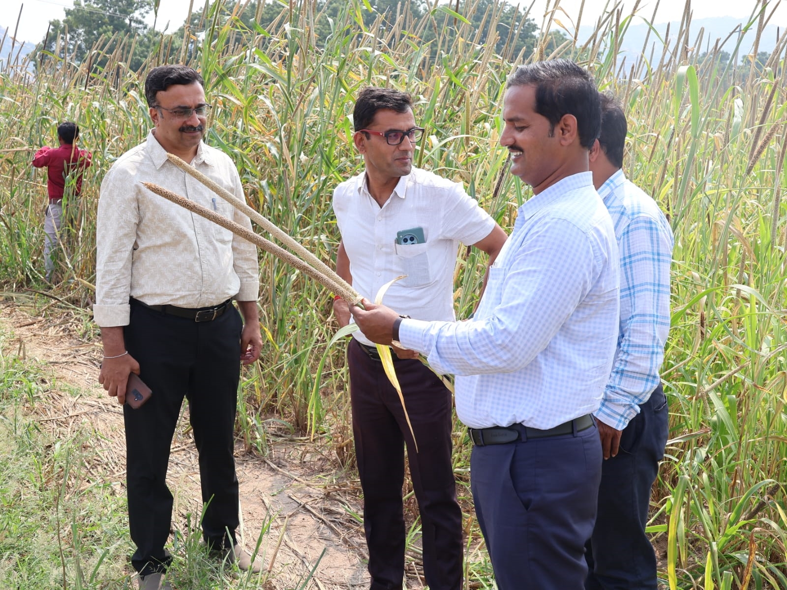 Agriculture officials visit to farm