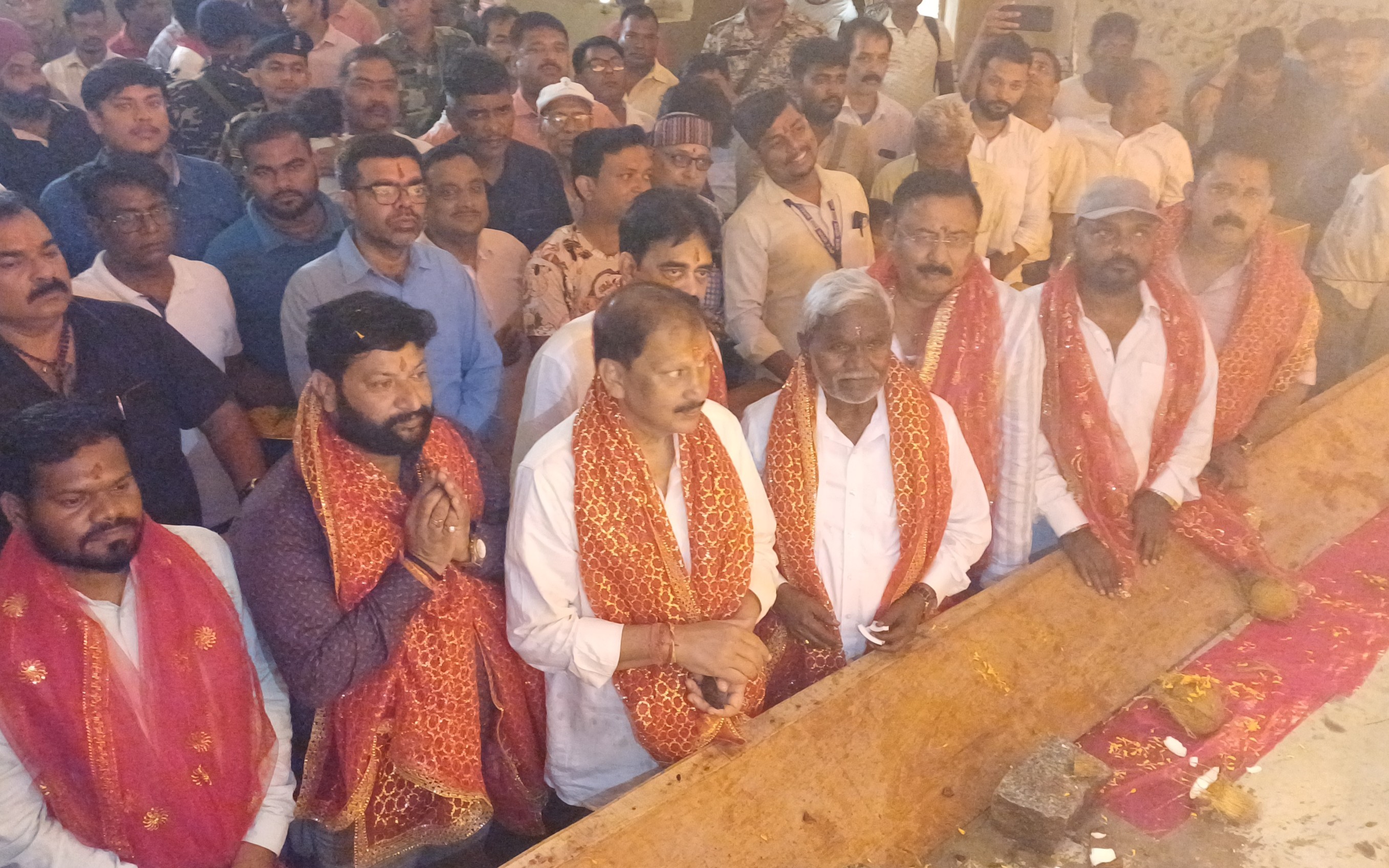 Champai Soren inaugurated durga puja pandal in Saraikela