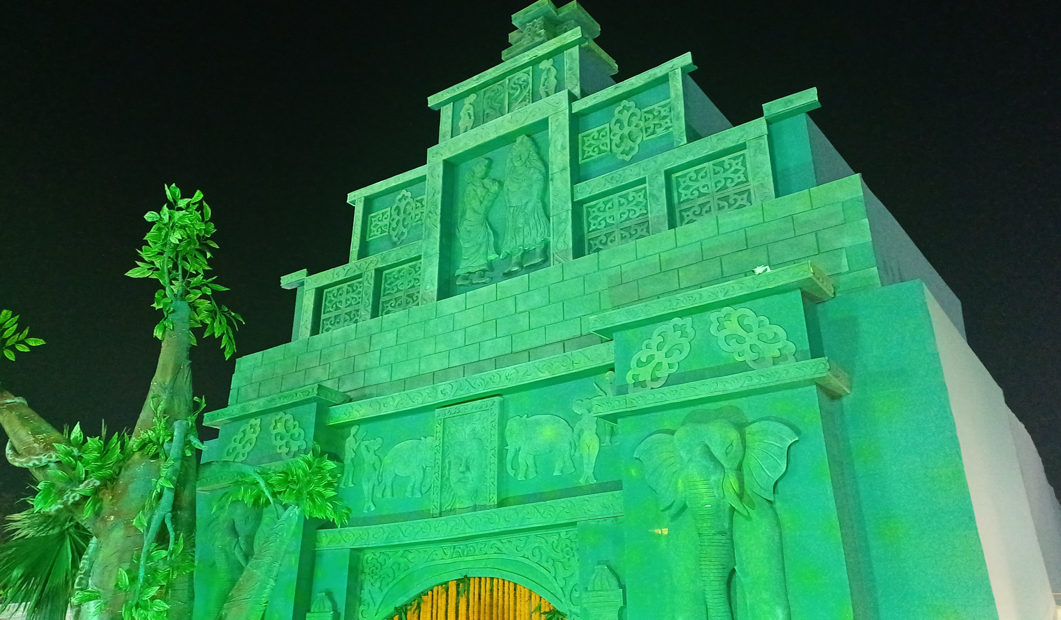 Champai Soren inaugurated durga puja pandal in Saraikela