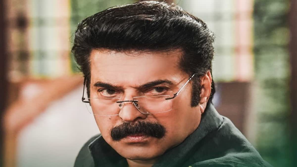 Kaathal The Core Mammootty s poster  Kaathal The Core  Mammootty  Kaathal The Core new poster  Kaathal The Core release  ഫേസ്ബുക്ക് ഡിപി മാറ്റി മമ്മൂട്ടി  മമ്മൂട്ടി  കാതൽ ദി കോർ പുതിയ പോസ്റ്റര്‍  കാതൽ ദി കോർ  കാതൽ ദി കോറിലെ മമ്മൂട്ടിയുടെ പുതിയ പോസ്റ്റര്‍  ജ്യോതിക  കാതൽ ദി കോർ പോസ്റ്റര്‍ ഫേസ്ബുക്ക് ഡിപി  Mammootty changed Facebook profile picture