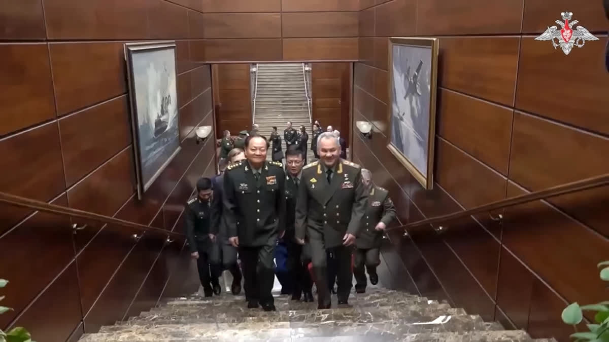 Top Chinese military official visits Moscow for talks on expanding ties