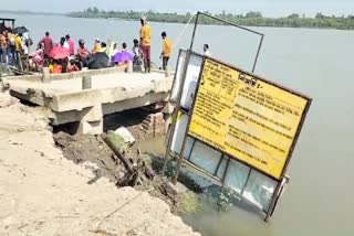 দোকানঘর তলিয়ে যাওয়ার আশঙ্কা