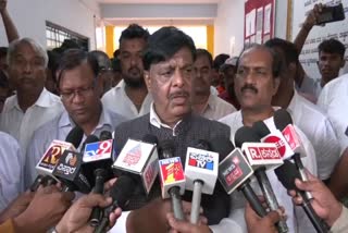 minister-hc-mahadevappa-sudden-visit-to-hostel-in-dharwada