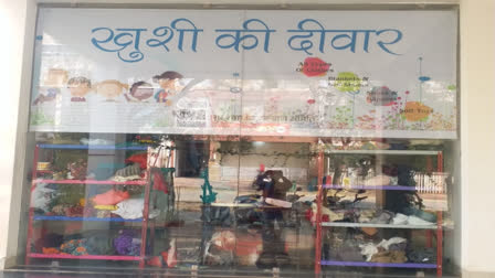 'Khushi Ki Deewar': Bhopal shop that offers clothes, household items for needy is a big draw