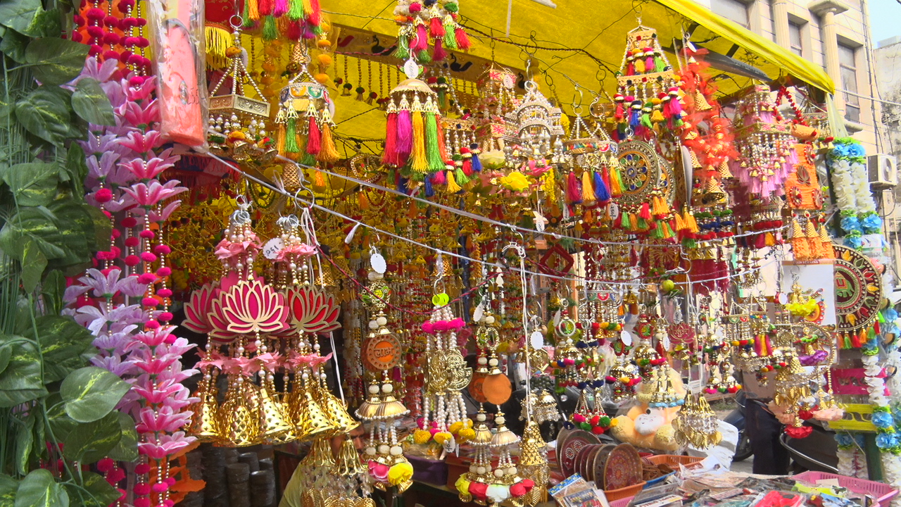 दीपावली पर गुलजार हुए बाजार