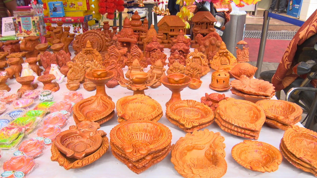 दीपावली पर गुलजार हुए बाजार