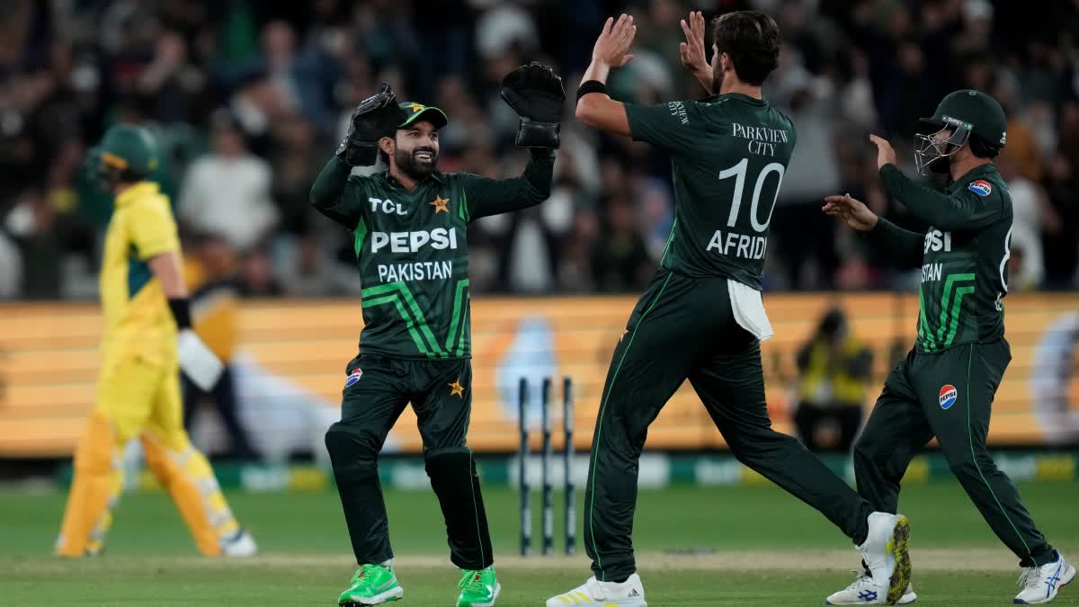 Pakistan beat Australia