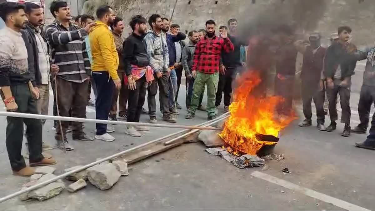 Locals protest against abduction and killing of two VDGs in Kishtwar, Jammu and Kashmir