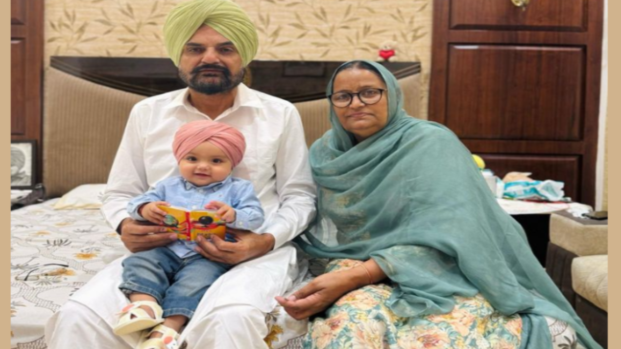 Sidhu Moosewala's parents shared the picture of baby Sidhu for the first time, people fell in love with his smiling face.