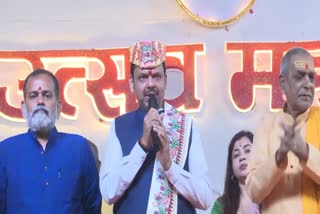 Deputy CM Devendra Fadnavis participated in chhath puja at Juhu Chowpatty in mumbai