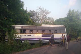 RTC_Bus_Hits_Tree_Due_to_Potholes