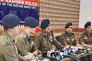 Kashmir Inspector General of Police VK Birdi (centre)