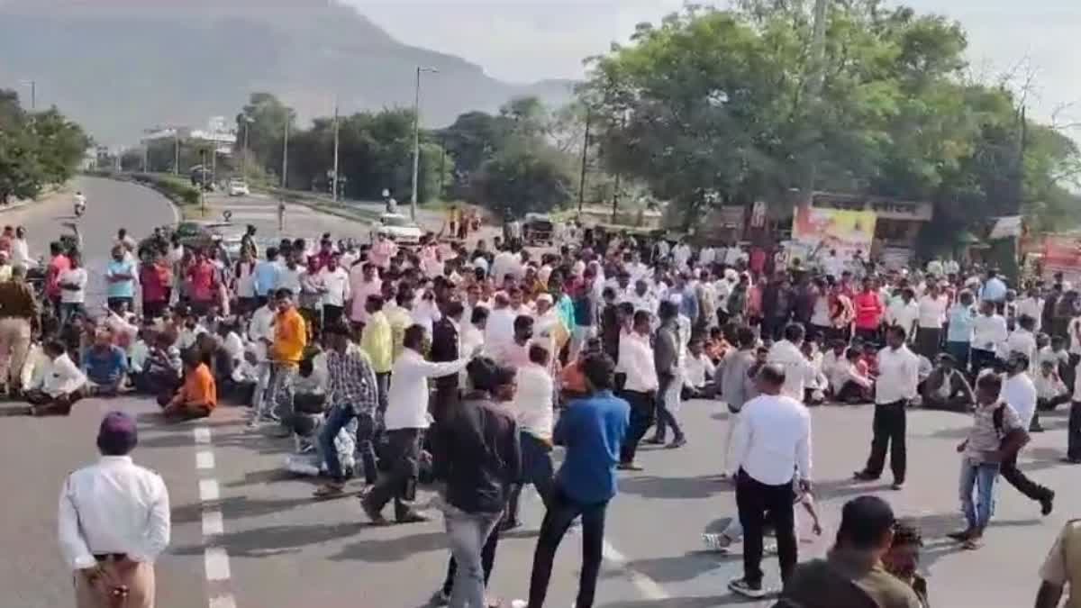 Farmers blocked Mumbai-Agra highway