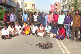 Public Protest Against Liquor Shops At Karimnagar