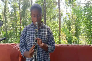 clarinet player girl  clarinet player girl in idukki  Plus one student studied clarinet in fifteen days  idukki clarinet playing first prize  idukki kalolsavam  ക്ലാർനെറ്റ്  ക്ലാർനെറ്റ് വായന  ക്ലാർനെറ്റ് വായന ഒന്നാം സ്ഥാനം  tisa maria antony calrinet player  ഇടുക്കി കലോത്സവം  ടിസ മരിയ ആന്‍റണി  ടിസ മരിയ ആന്‍റണി ക്ലാർനെറ്റ്