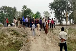 Gopalganj Suicide Three people of the same family committed suicide jumping in front of the train