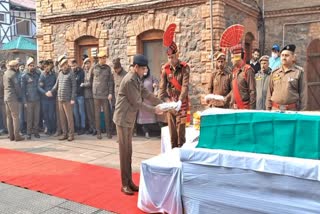 ADGP Vijay Kumar offering floral tribute