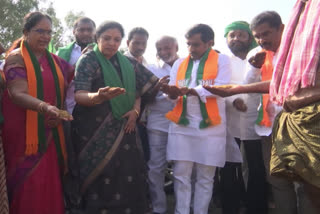 purandeswari_fires_on_ycp_government