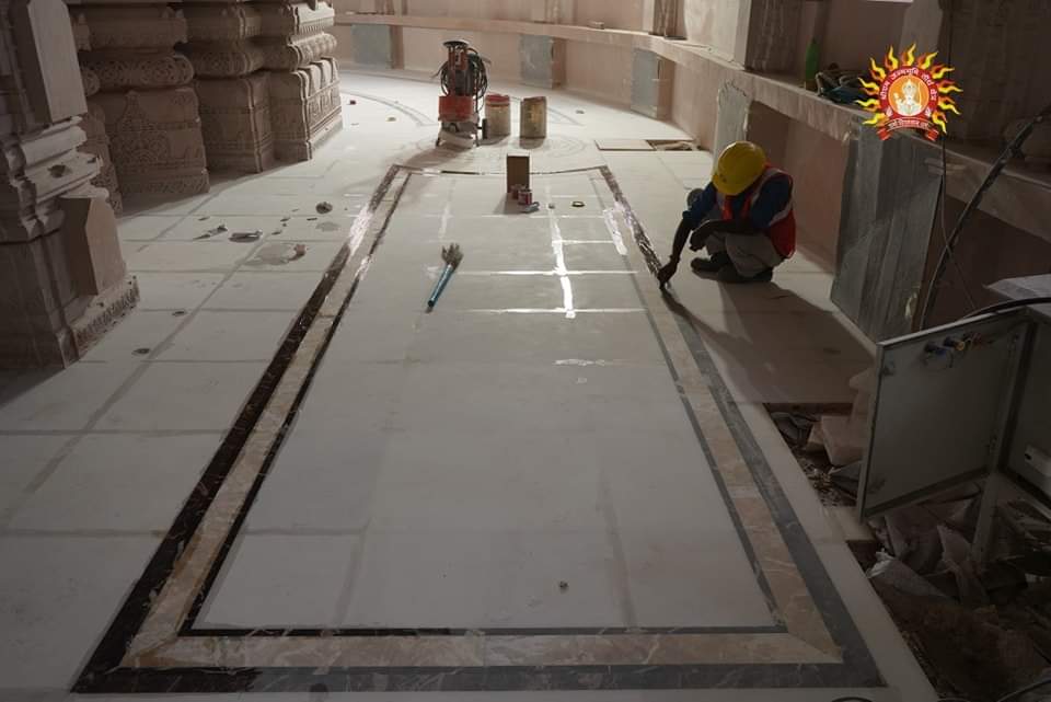 अयोध्या में भव्य राम मंदिर  फर्श का काम अंतिम चरण में है.