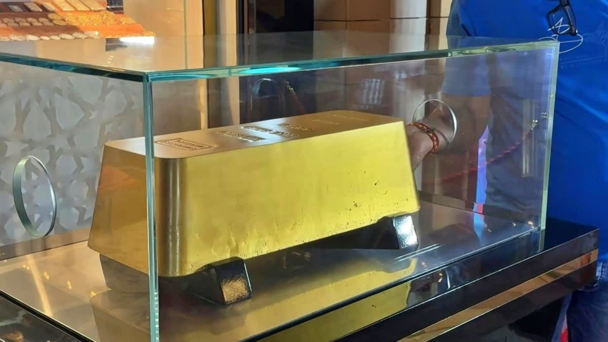 GUINNESS WORLD RECORD  GOLD BAR  GOLD BAR DUBAI  WORLD LARGEST GOLD BAR