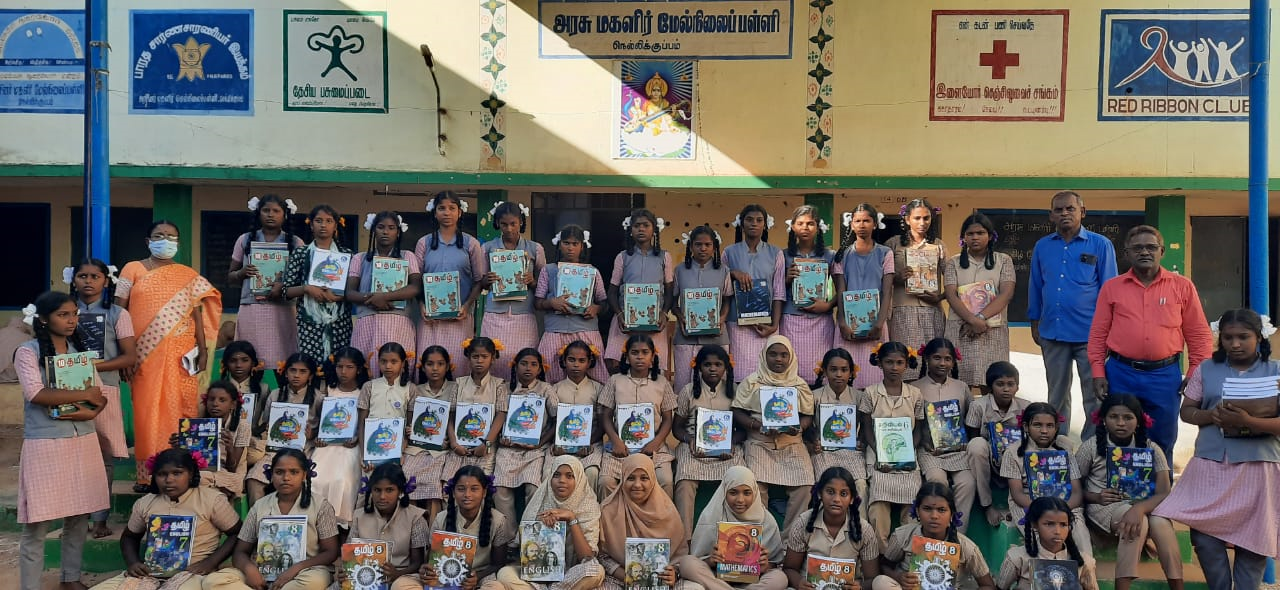 பெஞ்சால் புயலால் பாதிக்கப்பட்ட மாணவர்களுக்கு பாடப்புத்தகம், சீருடை வழங்கப்பட்டது