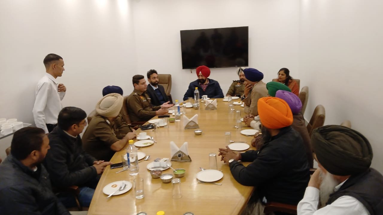 Police Officials of Haryana and Punjab held a meeting with farmers in Rajpura Punjab Sarwan Singh Pandher Farmers Protest