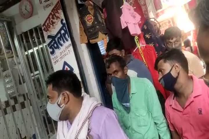 administration sealed 12 shops for not following the Corona Guidelines In masaurhi patna