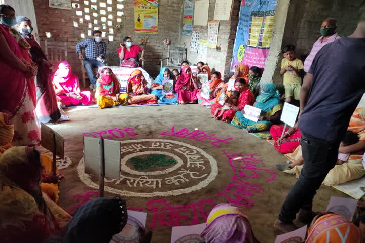 anganwadi workers are making voters aware for assembly election 2020 