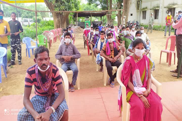 છત્તીસગઢના દાંતીવાડા જિલ્લામાં 25 નક્સલવાદીઓએ કર્યુ આત્મસમર્પણ