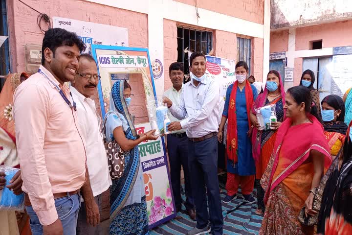 Distribution of hygiene kits among pregnant women in Kaimur