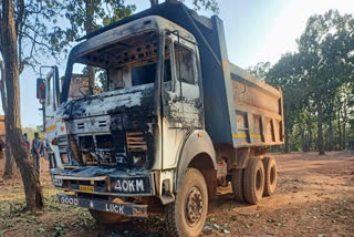 Maoists set fire to five vehicles at Lohardaga Gumla border