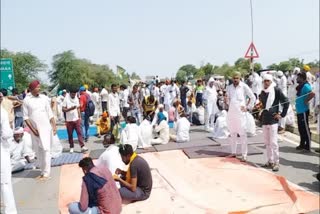 farmers-protest-in-delhi-regarding-their-pending-demands-including-msp-guarantee-law-sonipat