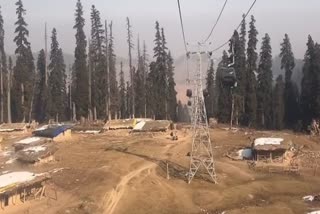 Tourists disappointed in Kashmir's Gulmarg due to lack of snowfall
