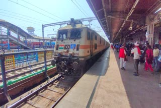 पटना साहिब स्टेशन पर ट्रेनों का ठहराव
