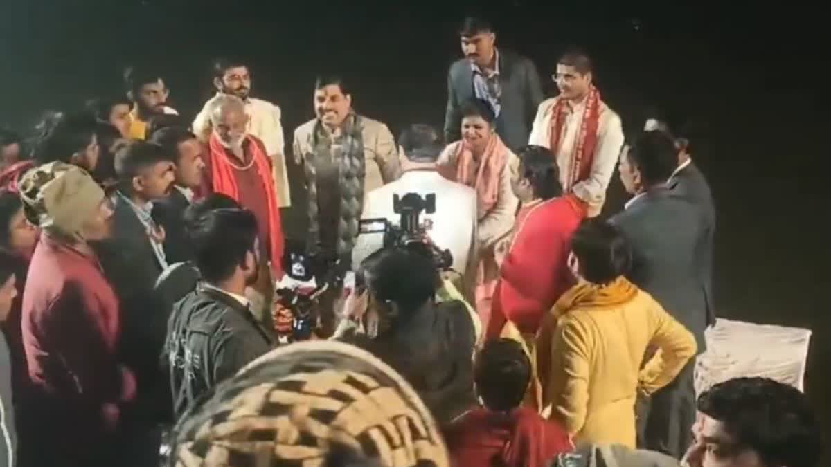 रमन रेती धाम में की पूजा-अर्चना.