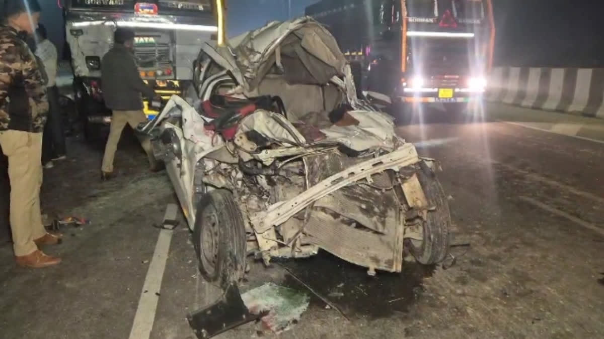 3 Of A Family Among 4 Killed As Car Collides With Truck in Hathras