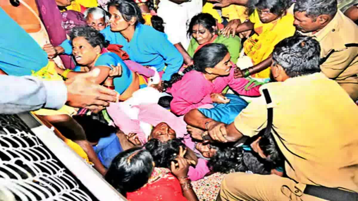 TIRUPATI TEMPLE STAMPEDE DEATH  TIRUPATI TEMPLE EKADASHI  തിരുപ്പതി അമ്പലം അപകടം  തിരുപ്പതി വൈകുണ്‌ഠ ഏകാദശി