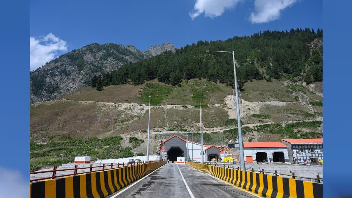 The Srinagar-Leh national highway will remain shut for traffic from January 11 to 13.