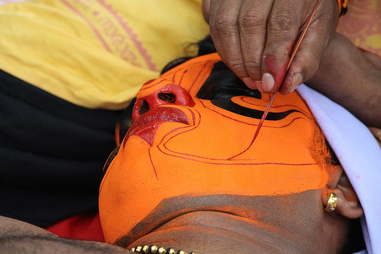 KERALA THEYYAM ART FORM  THEYYAM ART FORM HISTORY  BELIEFS BEHIND THEYYAM  MAKEUP DRESS OF THEYYAM