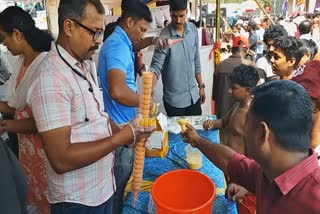 KERALA POLICE SERVED FREE FOOD  സംസ്ഥാന സ്‌കൂൾ കലോത്സവം 2025  SCHOOL KALOLSAVAM 2025  പൊലീസ് ലഘു ഭക്ഷണ കൗണ്ടർ  KALOLSAVAM 2025