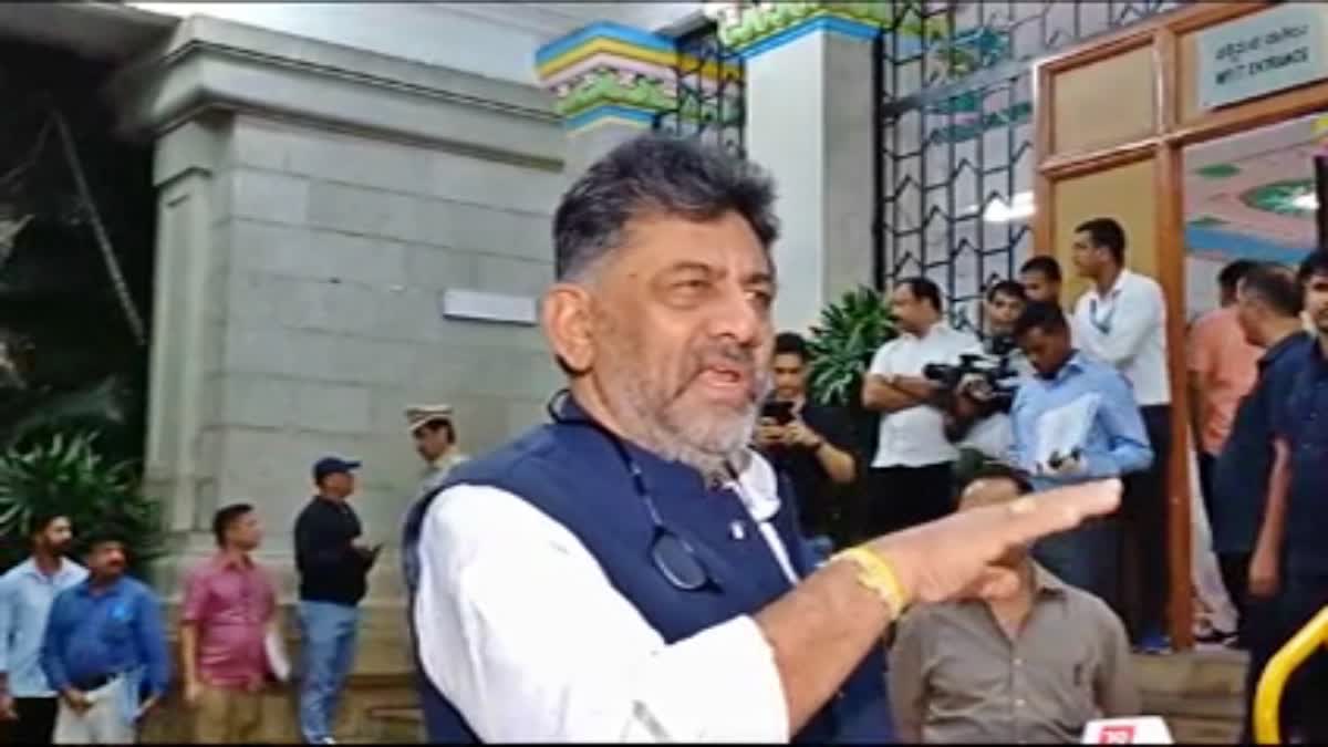 DCM DK Shivakumar  ಡಿಸಿಎಂ ಡಿಕೆ ಶಿವಕುಮಾರ್  ಸುತ್ತೂರು ಮಠ  ಬಿಜೆಪಿ  ಕಾಂಗ್ರೆಸ್​