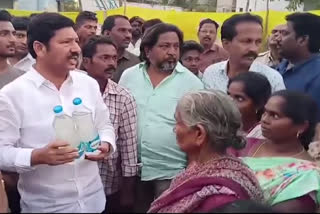 Villagers Protest Solve the Drinking Water Problem