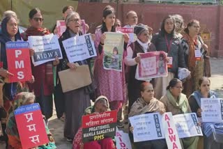 ariha-stuck-in-germany-for-24-months-mother-protested-at-jantar-mantar-to-return-her-home