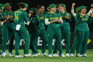 Cricket South Africa on Friday announced six uncappped players in South Africa's 14-member squad for the one-off Tests against Australia  to be held in Western Australian Cricket Association (WACA) in Peth in Australia, starting from February 15.