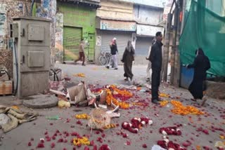 Stone pelting and vandalism after Friday Namaz in Bareilly