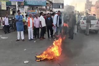 rahul-gandhis-effigy-was-burnt-by-bjp-in-patan