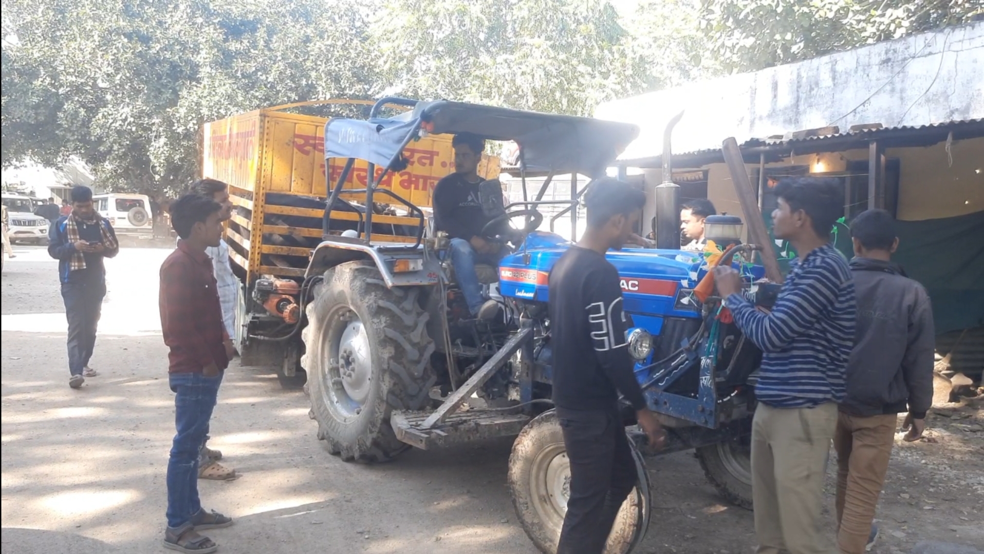 Morena cattle smuggling  tractor trolley